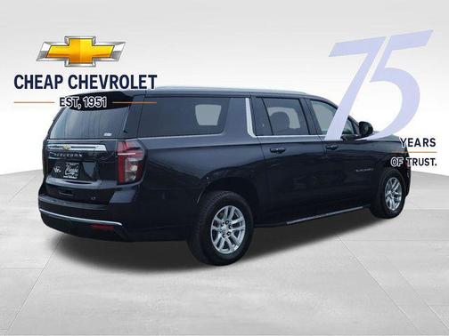 Dark Ash Metallic 2024 Chevrolet Suburban LT