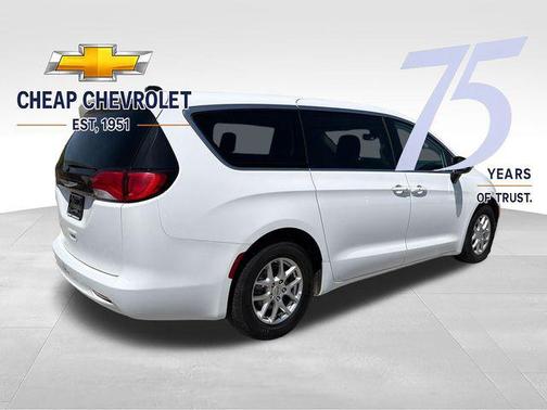 Bright White Clearcoat 2023 Chrysler Voyager LX