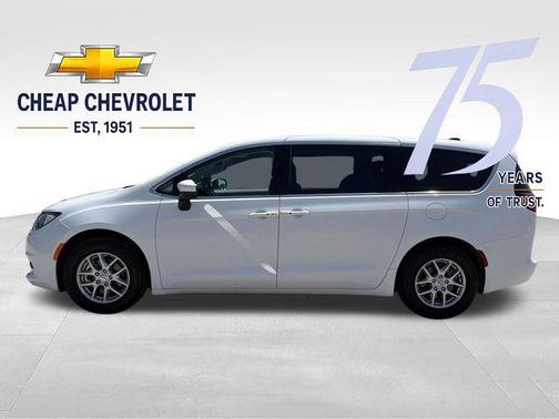Bright White Clearcoat 2023 Chrysler Voyager LX