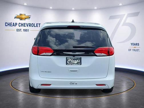 Bright White Clearcoat 2023 Chrysler Voyager LX