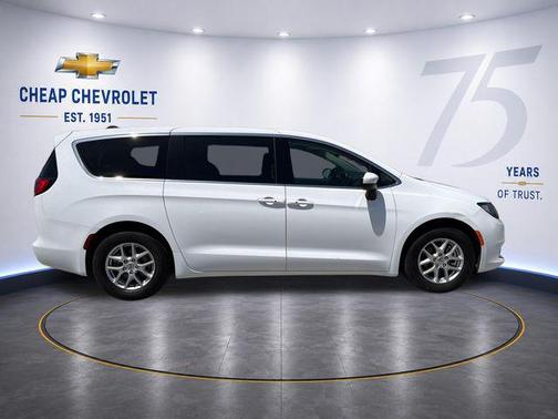 Bright White Clearcoat 2023 Chrysler Voyager LX