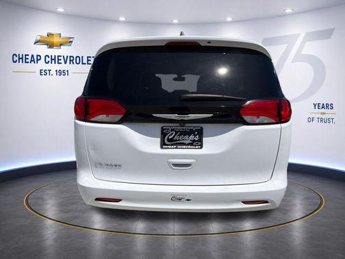 Bright White Clearcoat 2023 Chrysler Voyager LX