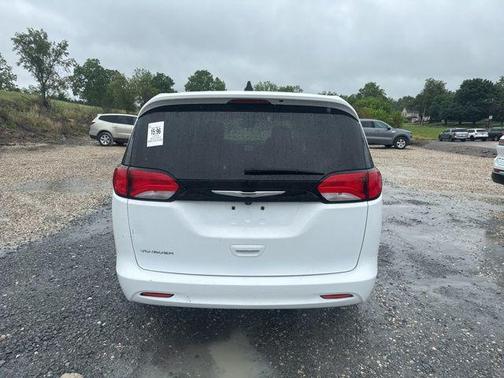 Bright White Clearcoat 2023 Chrysler Voyager LX