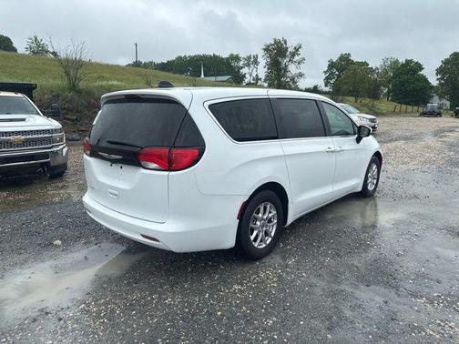 Bright White Clearcoat 2023 Chrysler Voyager LX