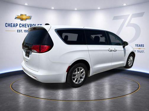 Bright White Clearcoat 2023 Chrysler Voyager LX