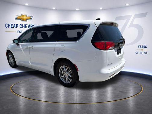 Bright White Clearcoat 2023 Chrysler Voyager LX