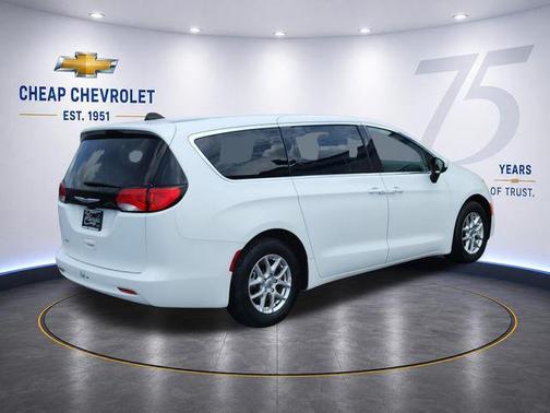Bright White Clearcoat 2023 Chrysler Voyager LX