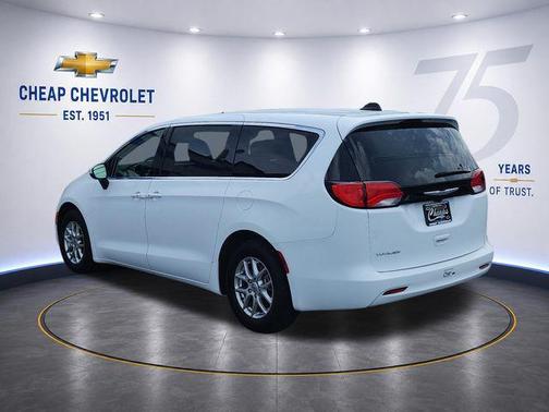 Bright White Clearcoat 2023 Chrysler Voyager LX