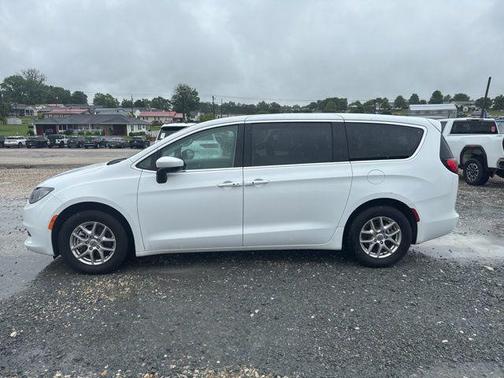 Bright White Clearcoat 2023 Chrysler Voyager LX