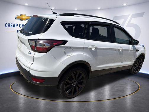 Oxford White 2018 Ford Escape SE