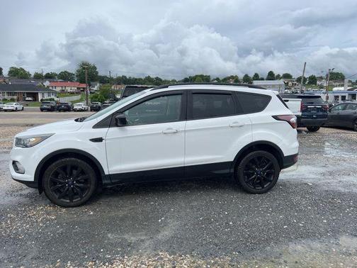 Oxford White 2018 Ford Escape SE