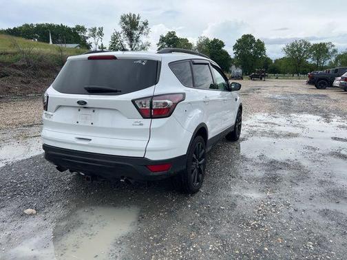Oxford White 2018 Ford Escape SE