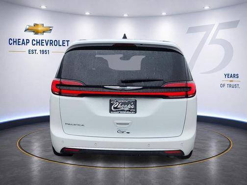 Bright White Clearcoat 2023 Chrysler Pacifica Touring L