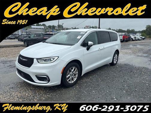 Bright White Clearcoat 2023 Chrysler Pacifica Touring L