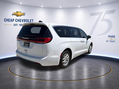 Bright White Clearcoat 2023 Chrysler Pacifica Touring L