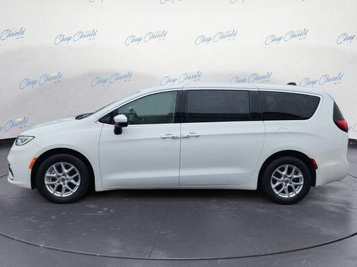 Bright White Clearcoat 2023 Chrysler Pacifica Touring L