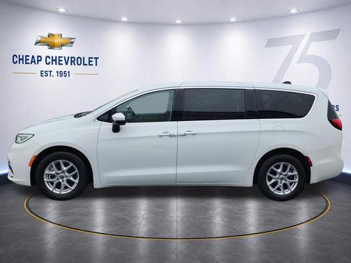Bright White Clearcoat 2023 Chrysler Pacifica Touring L