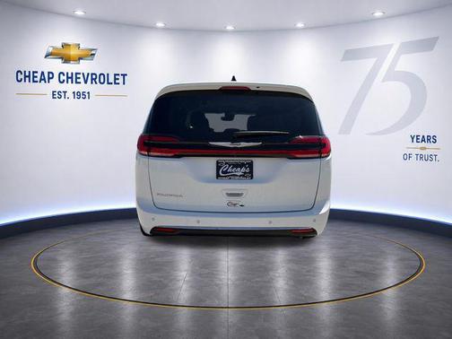 Bright White Clearcoat 2023 Chrysler Pacifica Touring L
