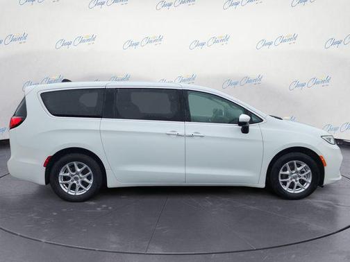 Bright White Clearcoat 2023 Chrysler Pacifica Touring L