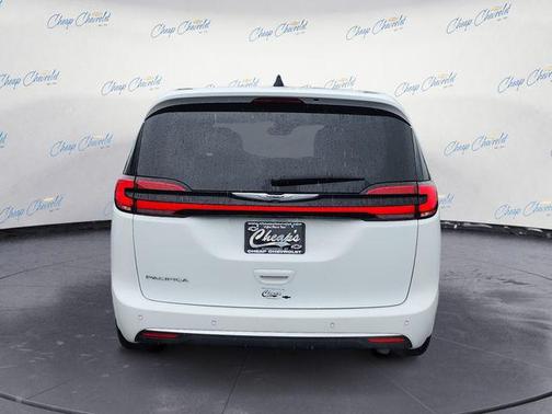 Bright White Clearcoat 2023 Chrysler Pacifica Touring L