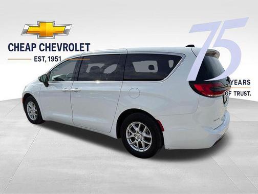 Bright White Clearcoat 2023 Chrysler Pacifica Touring L