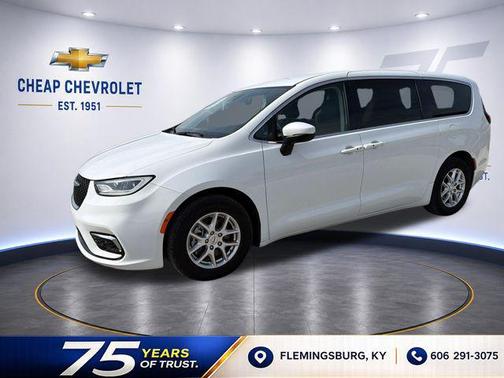 Bright White Clearcoat 2023 Chrysler Pacifica Touring L