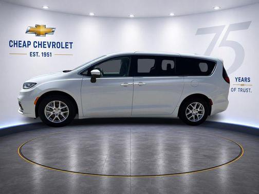 Bright White Clearcoat 2023 Chrysler Pacifica Touring L