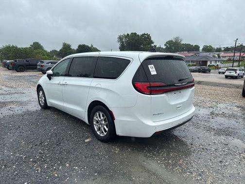 Bright White Clearcoat 2023 Chrysler Pacifica Touring L