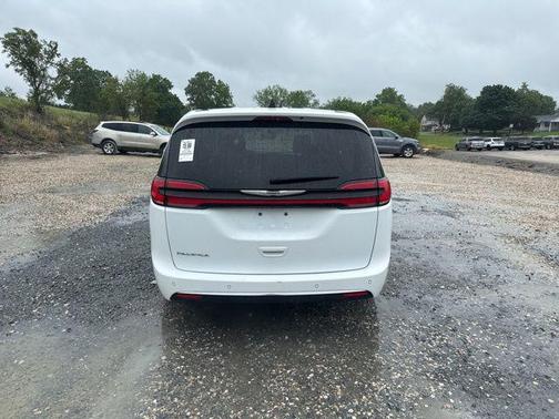 Bright White Clearcoat 2023 Chrysler Pacifica Touring L