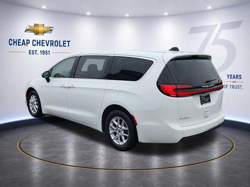 Bright White Clearcoat 2023 Chrysler Pacifica Touring L