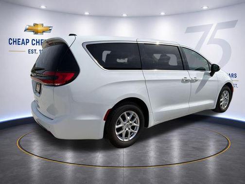 Bright White Clearcoat 2023 Chrysler Pacifica Touring L