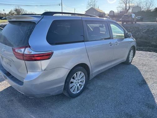 2017 Toyota Sienna LE