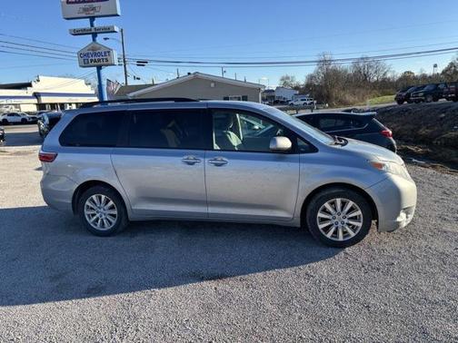 2017 Toyota Sienna LE