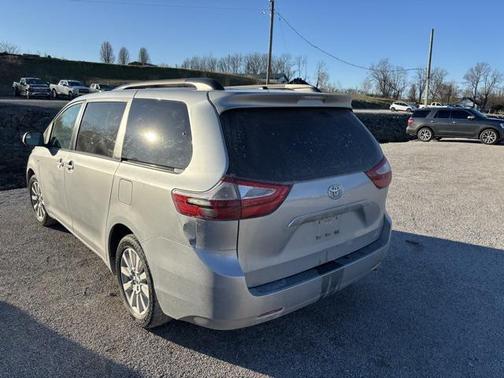 2017 Toyota Sienna LE