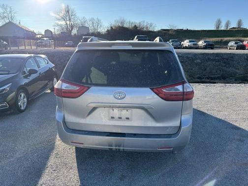 2017 Toyota Sienna LE