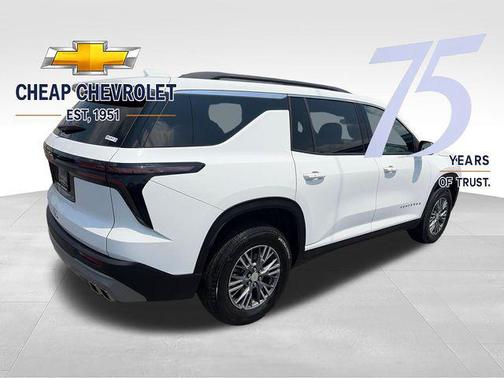 Summit White 2025 Chevrolet Traverse LT