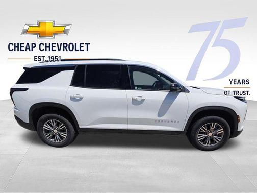 Summit White 2025 Chevrolet Traverse LT