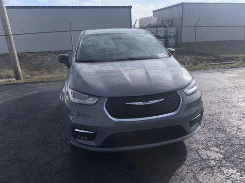 2025 Chrysler Pacifica L