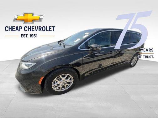 Diamond Black Crystal Pearlcoat 2025 Chrysler Pacifica L