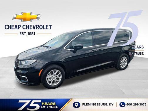 Diamond Black Crystal Pearlcoat 2025 Chrysler Pacifica L