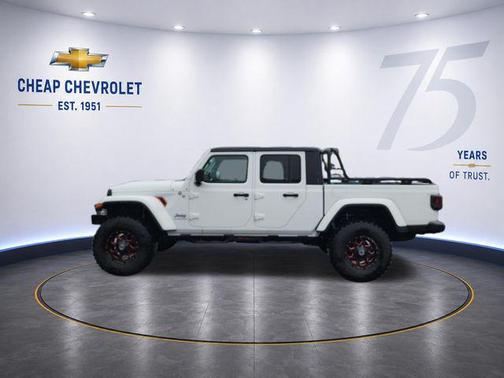 Bright White Clearcoat 2022 Jeep Gladiator Overland