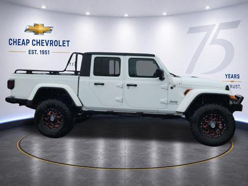 Bright White Clearcoat 2022 Jeep Gladiator Overland