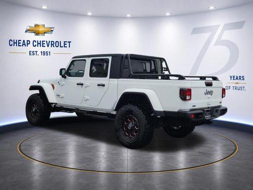 Bright White Clearcoat 2022 Jeep Gladiator Overland