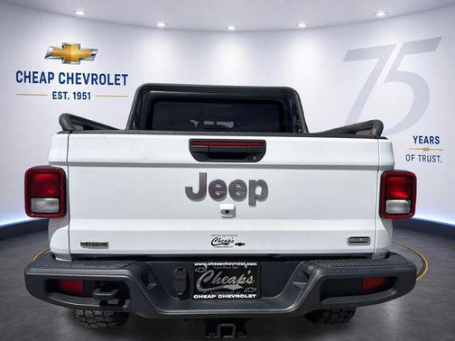 Bright White Clearcoat 2022 Jeep Gladiator Overland