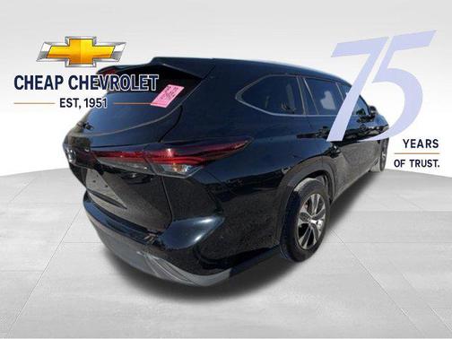 Midnight Black Metallic 2024 Toyota Highlander XLE