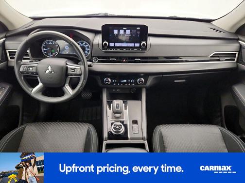 White 2022 Mitsubishi Outlander ES