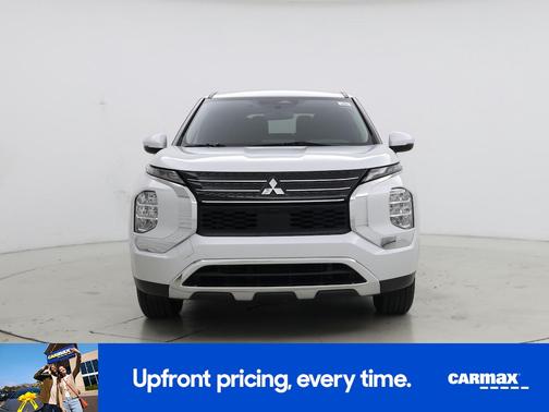 White 2022 Mitsubishi Outlander ES