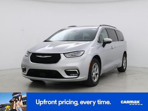 Silver 2023 Chrysler Pacifica Limited