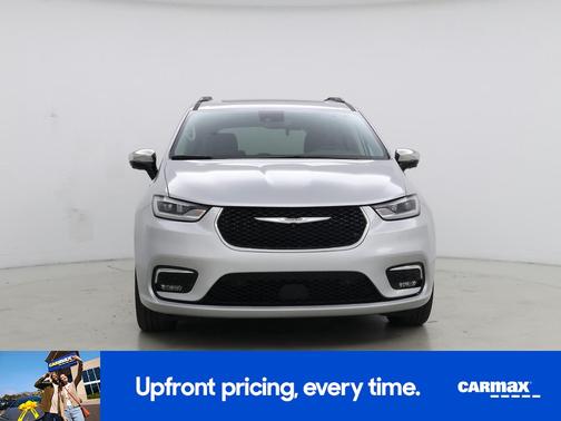 Silver 2023 Chrysler Pacifica Limited