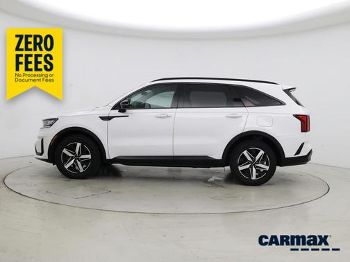 White 2022 Kia Sorento EX
